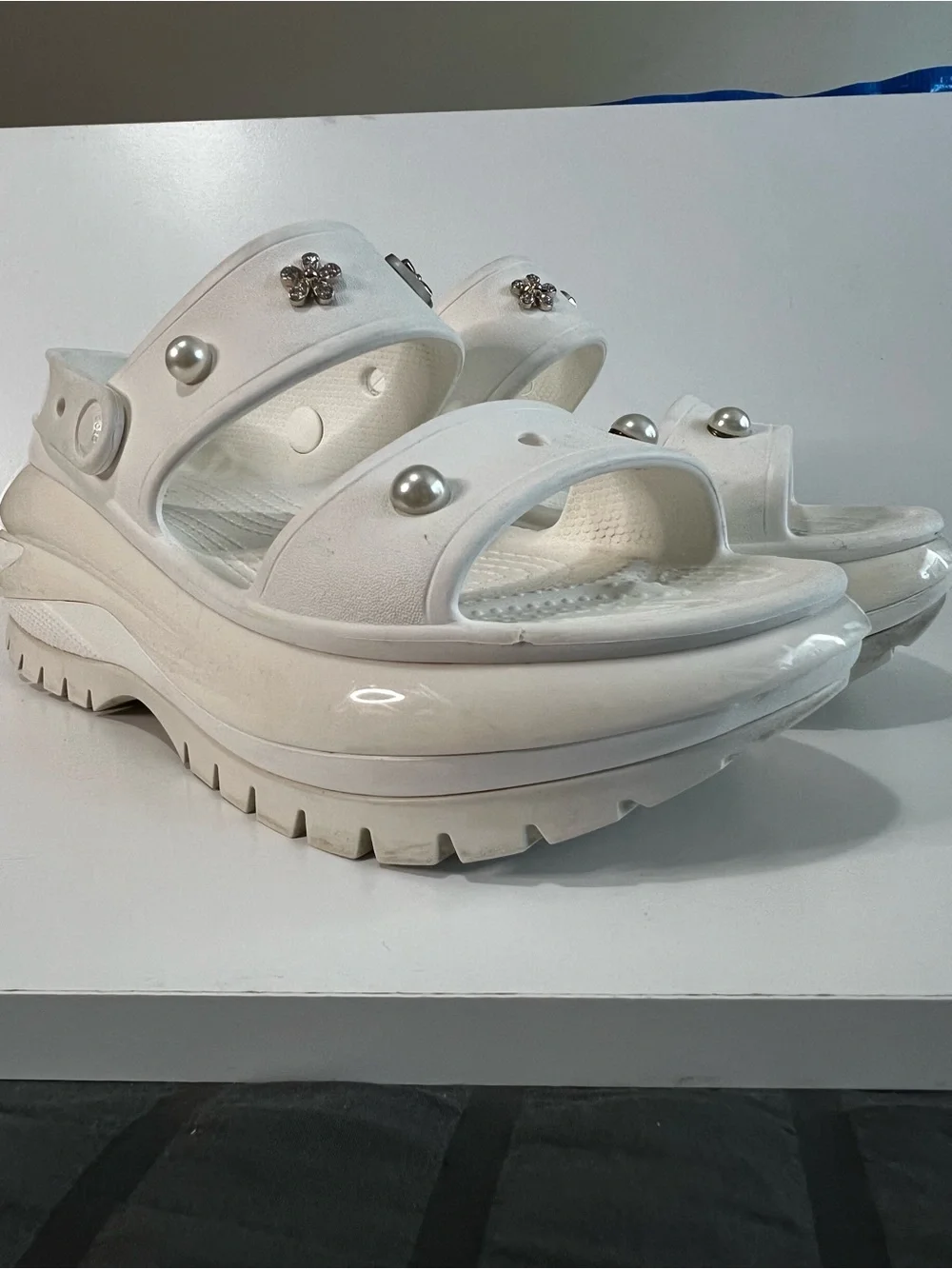 Crocs Mega Crush Platform Sandals White Pearl Flower Charm Chunky Comfort Slides